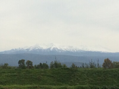 大雪山が白い！！！-比布町内から見た風景|社長のブログ | 大熊養鶏場