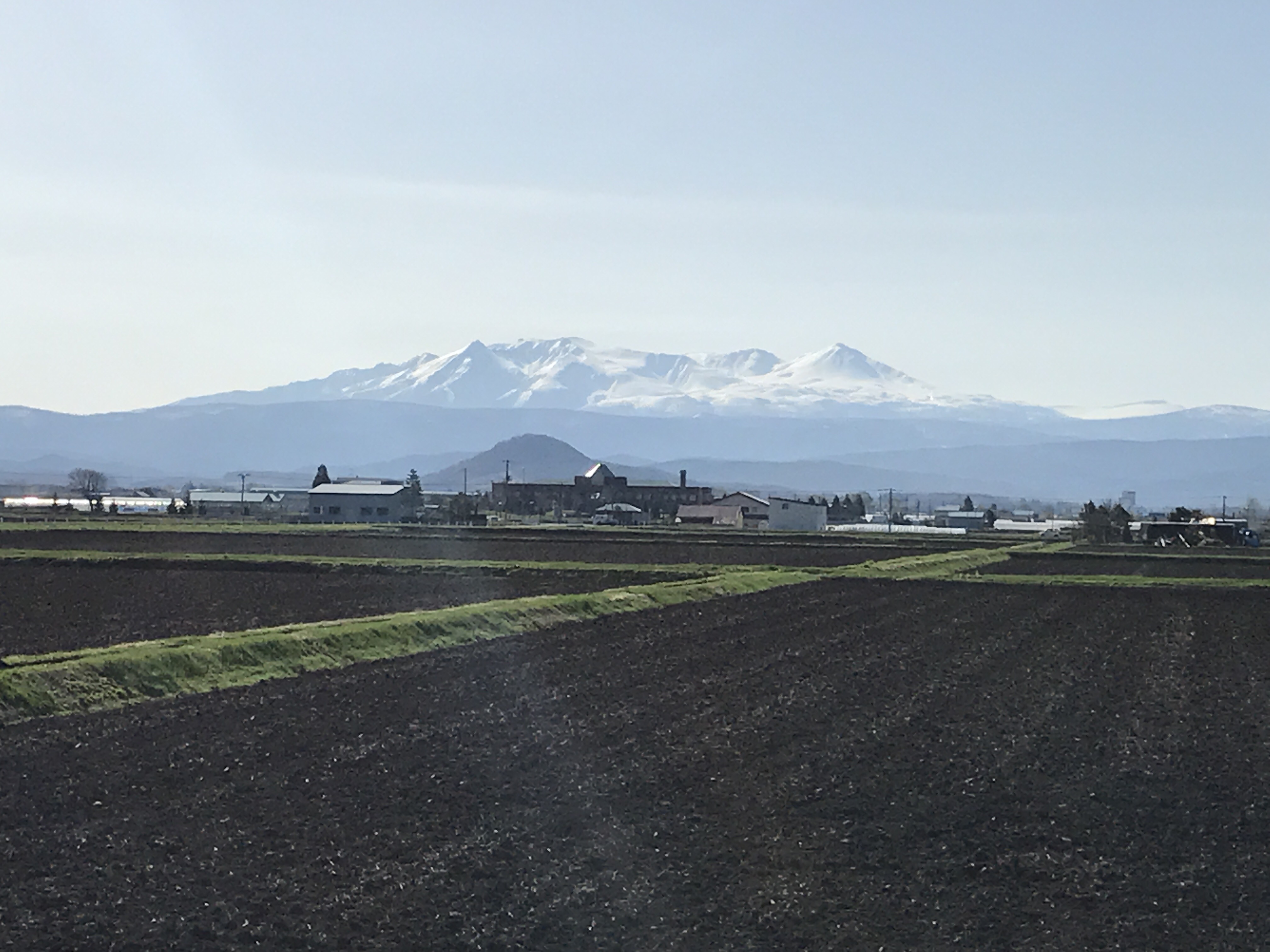 ぴっぷからみる大雪山が綺麗で癒される-比布町内から見た風景|社長のブログ | 大熊養鶏場