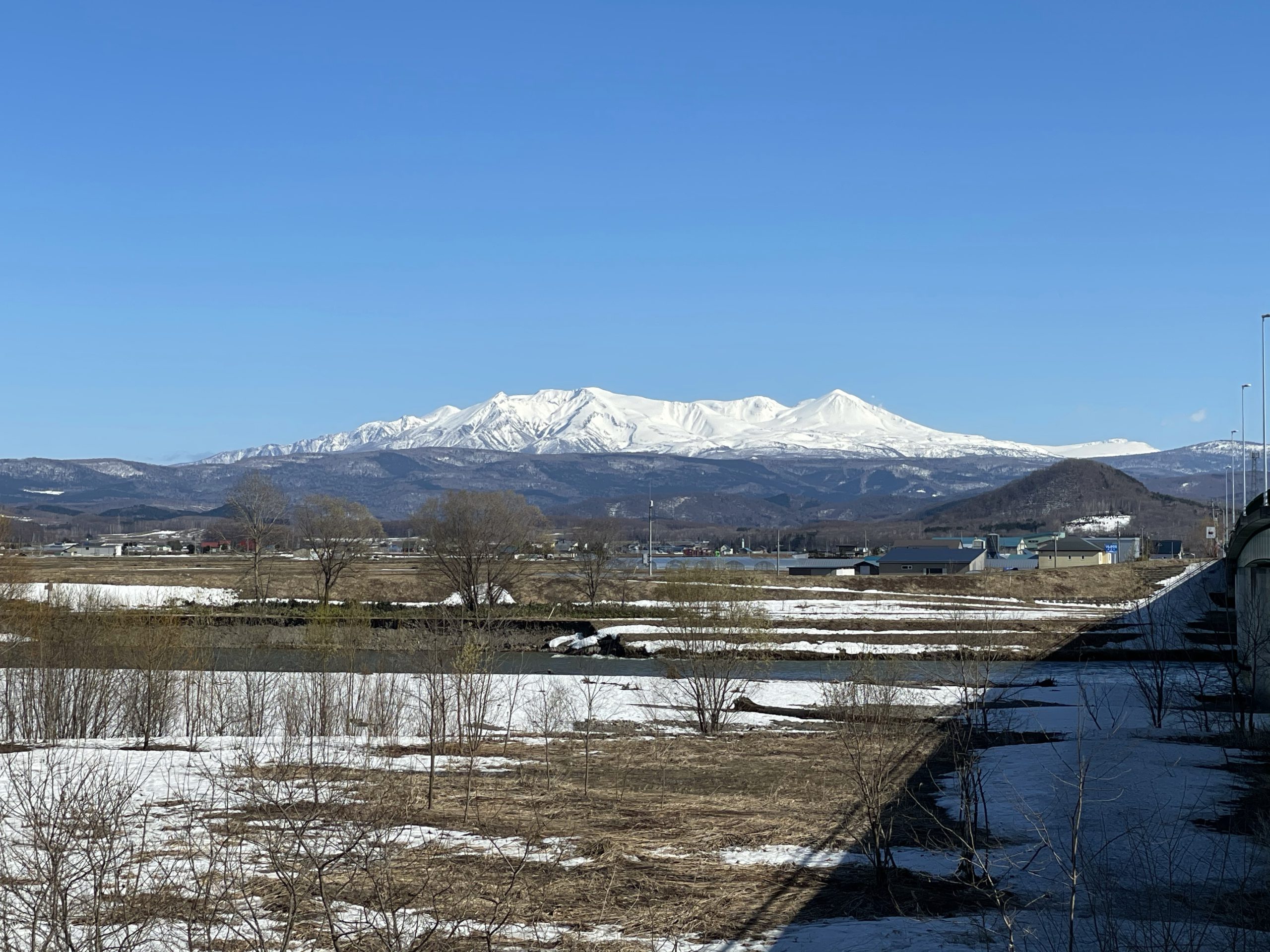 「世界一大雪山が綺麗に見えるまち」から見た絶景大雪山-比布町内から見た風景|社長のブログ | 大熊養鶏場