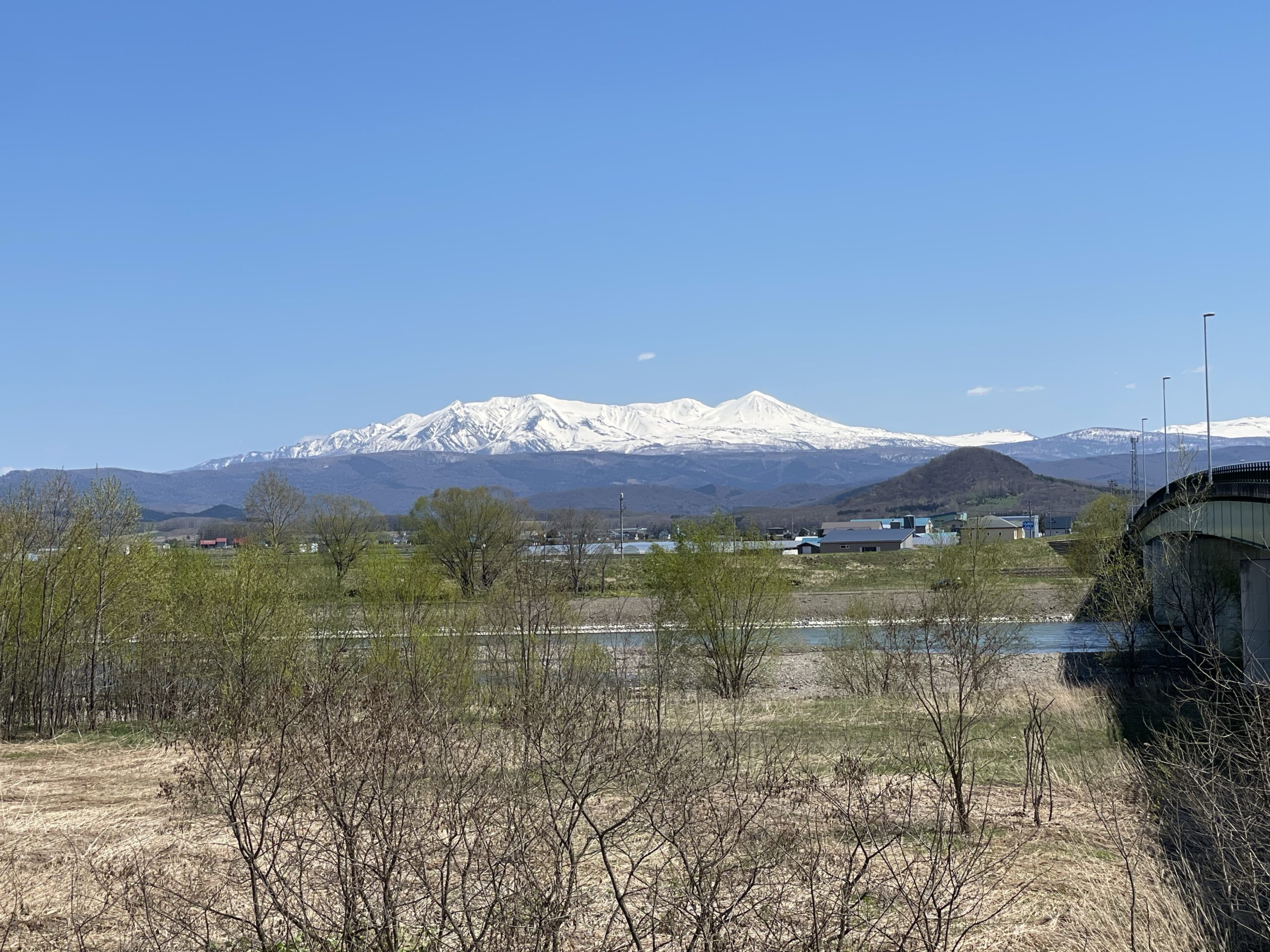 『世界一大雪山が綺麗に見える町』から見た大雪山-比布町内から見た風景|社長のブログ | 大熊養鶏場
